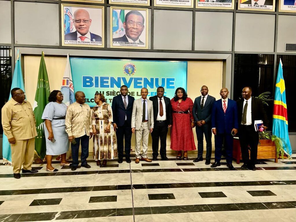 La délégation officielle de la RDC à Libreville, aux côtés des représentants de la FCC-AC.